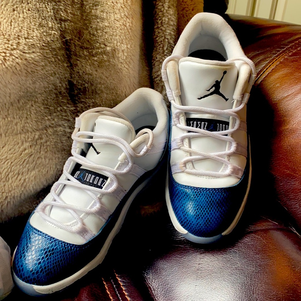 Air Jordan XI 11 Retro Low LE